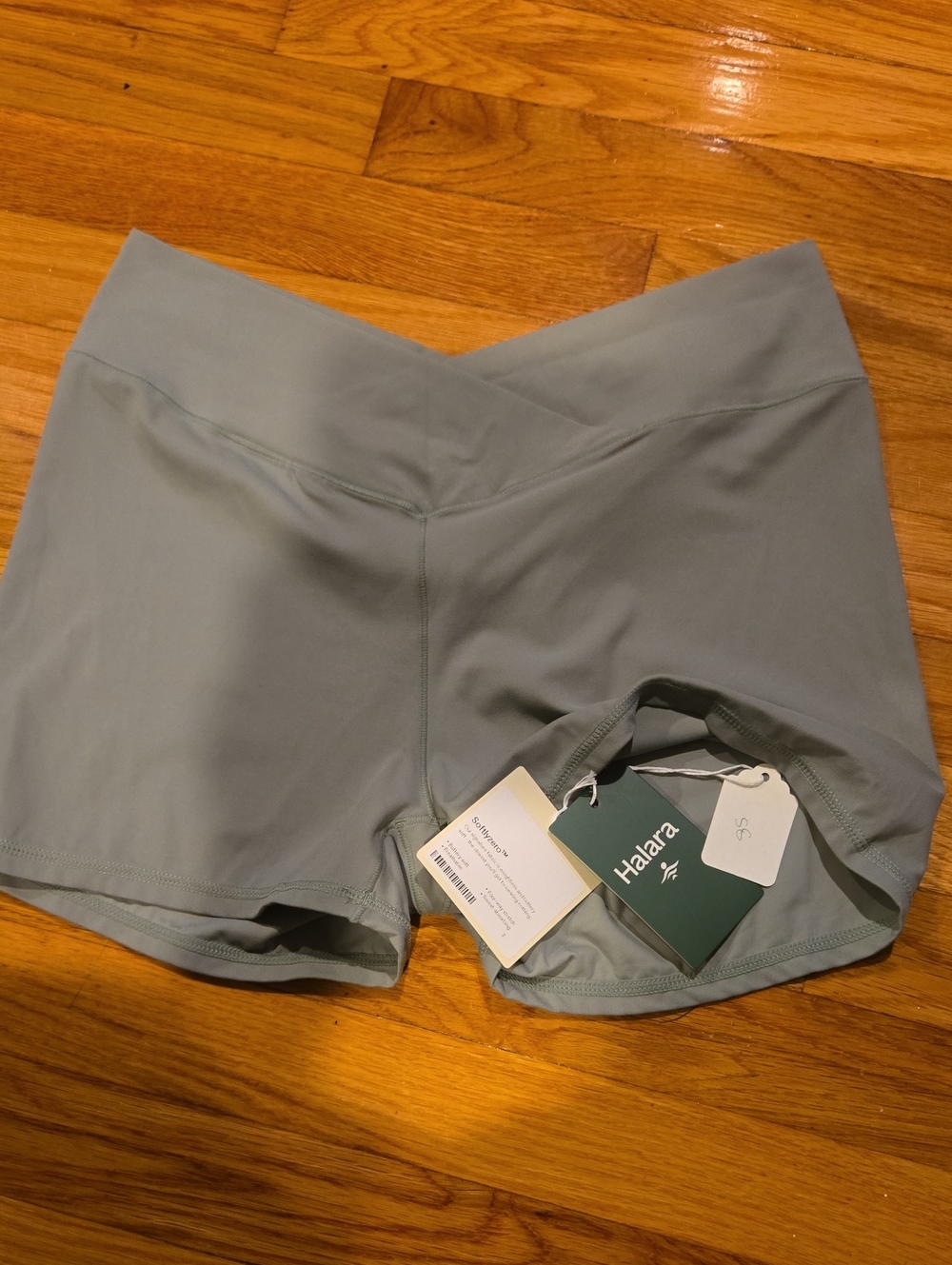 HALARA V-Waist Bike Shorts in Light Sage Green